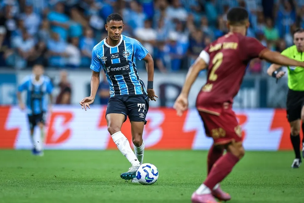 Grêmio amplia vínculo de André Henrique até 2028 (Foto: Lucas Uebel / Grêmio / Divulgação)