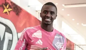 Flamengo apresenta Andrew e goleiro pode estrear no clássico contra o Vasco