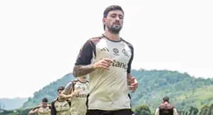 Flamengo enfrenta o São Paulo com retornos importantes