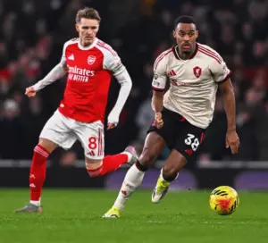 Arsenal para na forte defesa do Liverpool e empata sem gols