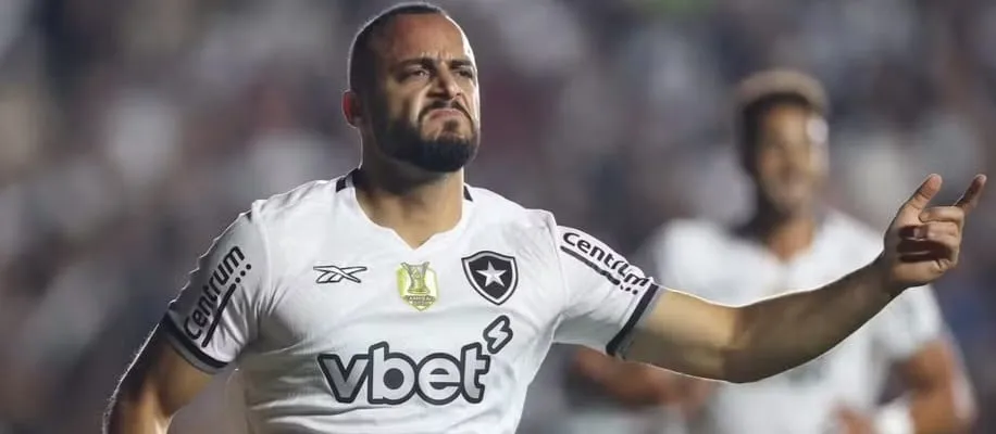 Arthur Cabral em ação pelo Botafogo (Foto: Vítor Silva-BFR)