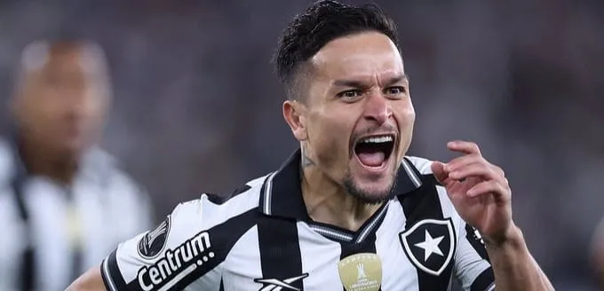 Artur em ação pelo Botafogo (Foto: Vítor Silva-BFR)