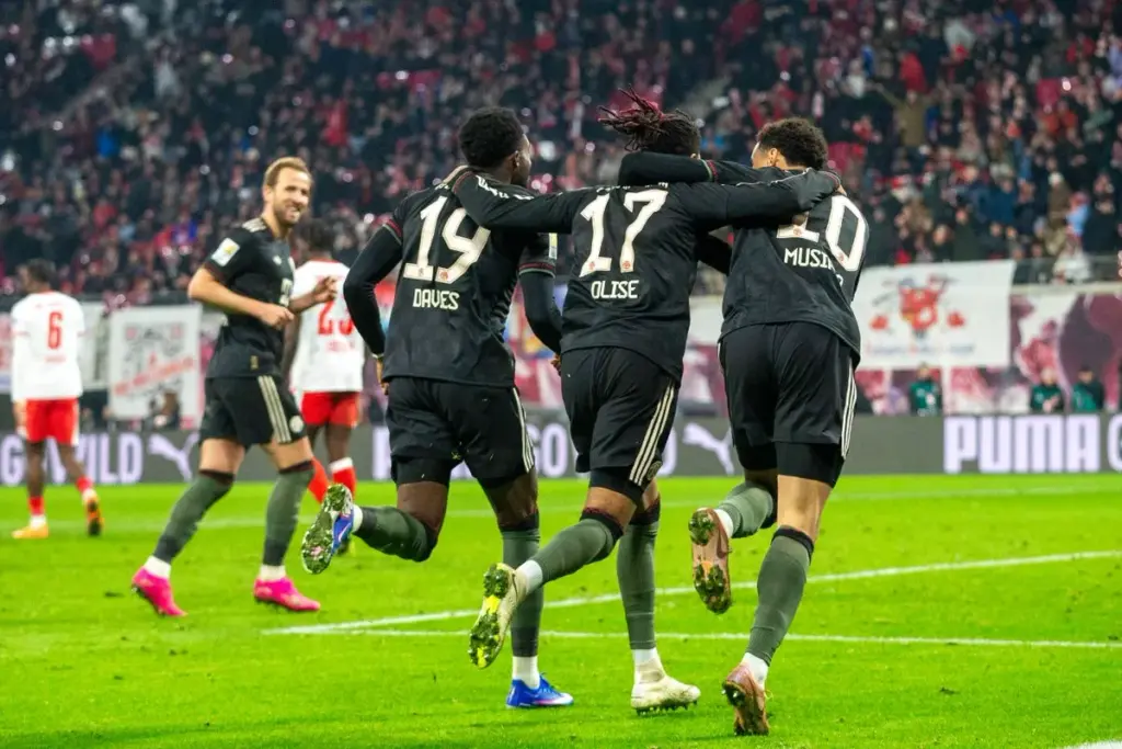 ALEMÃO: Bayern de Munique vira e goleia Leipzig no retorno de Musiala