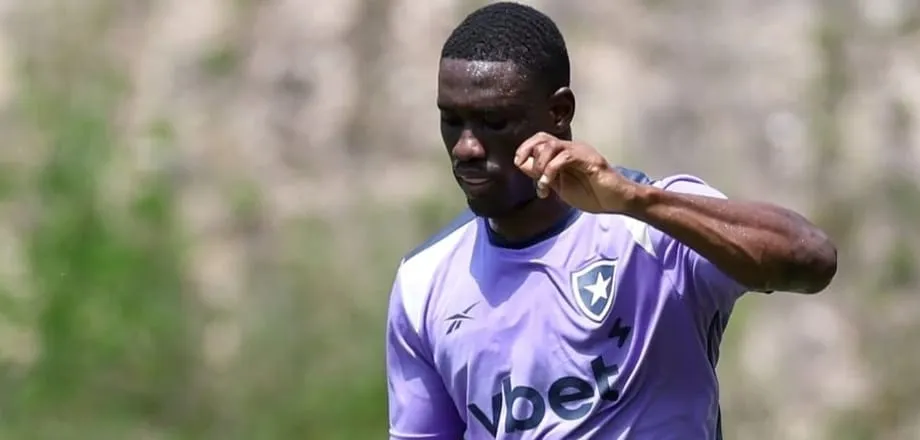 Bastos em ação pelo Botafogo (Foto: Vítor Silva-BFR)