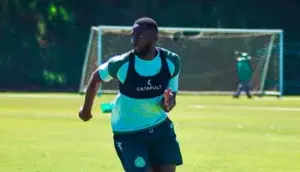 Chapecoense inicia trabalhos com Yannick Bolasie no CT