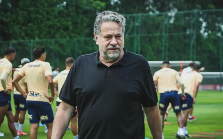 CASARES DEIXA SAO PAULO COM 3 TITULOS