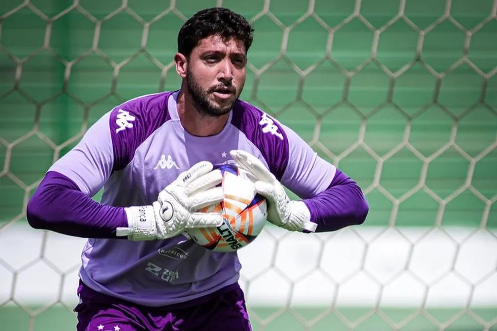 Apresentado no Guarani, Caíque França minimiza passado na Ponte Preta (Foto: Raphael Silvestre/Guarani FC)
