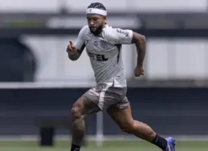 Memphis e Raniele recebem atenção especial no Corinthians por 'reequilíbrio muscular'