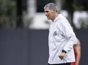 Vojvoda assume responsabilidade após derrota do Santos e despista sobre Neymar