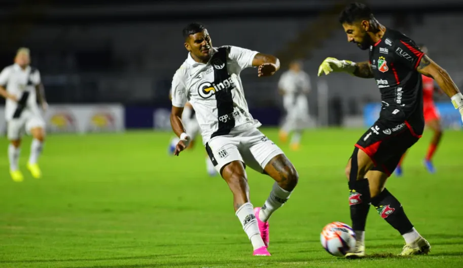 Atacante Jeh - Foto: Júlio César Costa/Ponte Preta