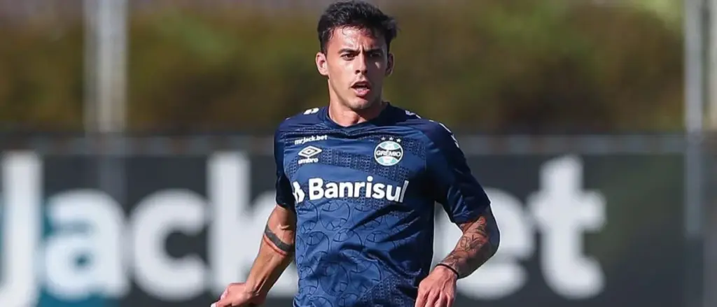 Grêmio multa volante por ausência na reapresentação do elenco