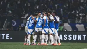 Cruzeiro adota cautela no mercado e prioriza elenco atual