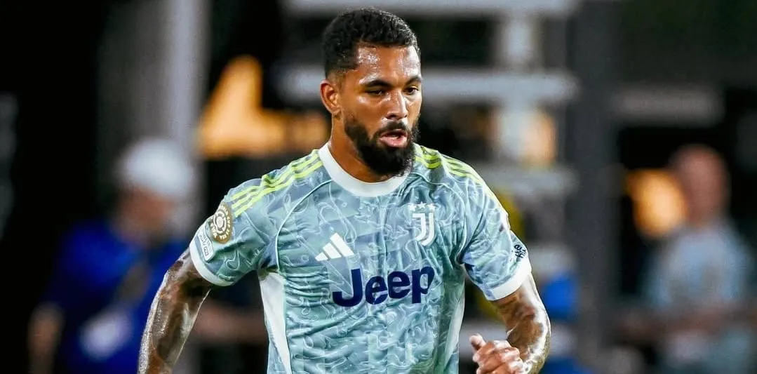 Douglas Luiz em ação pela Juventus (Foto: Reprodução-Instagram @dgoficial)