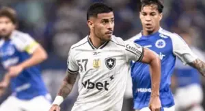 Botafogo vende David Ricardo ao Dínamo Moscou por R$ 40 milhões