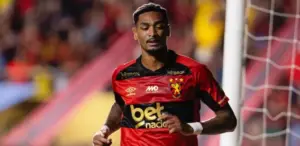 Internacional prepara anúncio de Derik Lacerda para reforçar o elenco