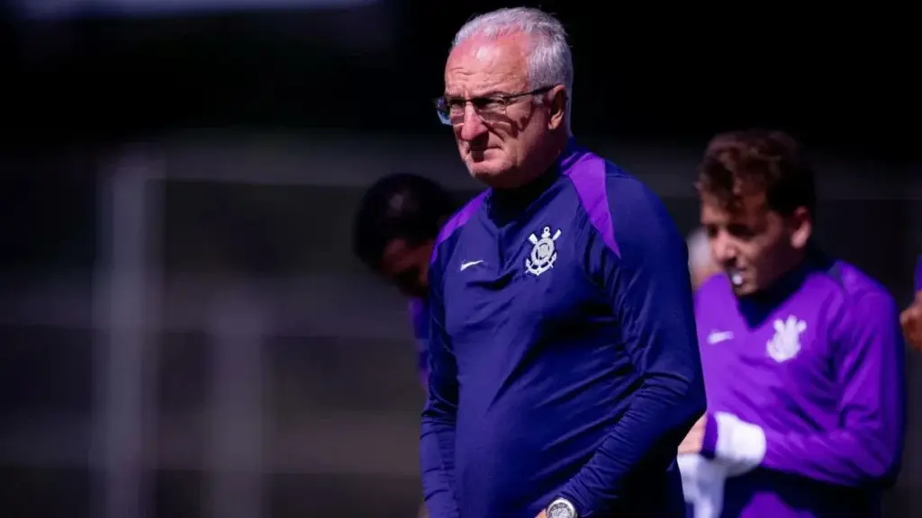 Dorival dispara contra a arbitragem após empate contra o Santos