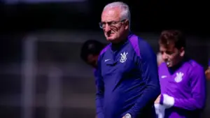 Dorival dispara contra a arbitragem após empate contra o Santos