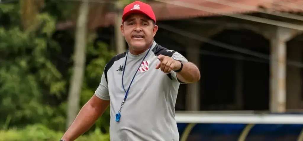 Flávio Tinoco durante treino (Foto: Wandré Silva-Bangu AC)