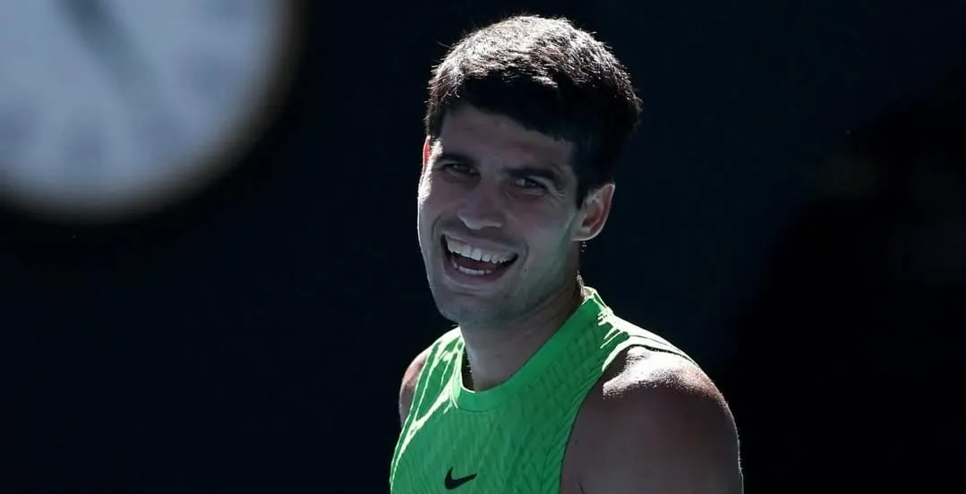 Carlos Alcaraz em ação no Australian Open (Foto: Reprodução-Instagram @carlitosalcarazz)