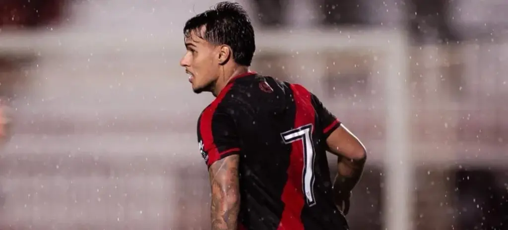 Cria do Corinthians é destaque na vitória do Atlético-GO no estadual