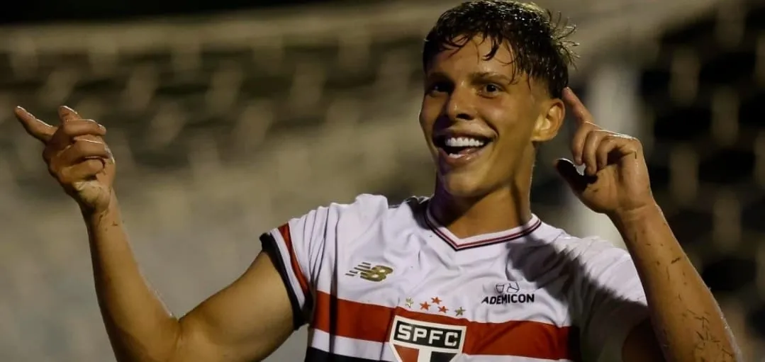 Gustavo Santana em ação pelo São Paulo (Foto: Divulgação-SPFC)