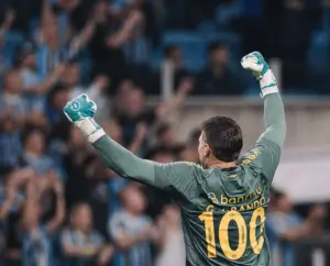 Grêmio renova com o goleiro Gabriel Grando até 2029