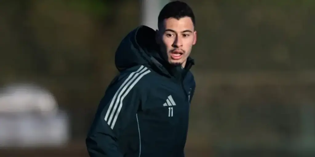 Martinelli se desculpa após empurrar jogador do Liverpool machucado