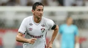 Fluminense monitora situação de Ganso após nova lesão no tornozelo