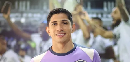 Botafogo segura Savarino após negociação com Fluminense esfriar