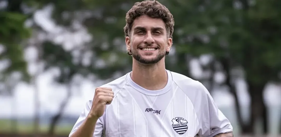 João Pigozzo é oficializado como reforço do Comercial (Foto: Bárbara Pires-Comercial FC)