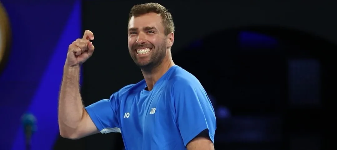 Jordan Smith vence Jannik Sinner (Foto: Divulgação-Australian Open)