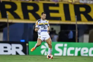 Criciúma encaminha contratação do volante Jean Irmer