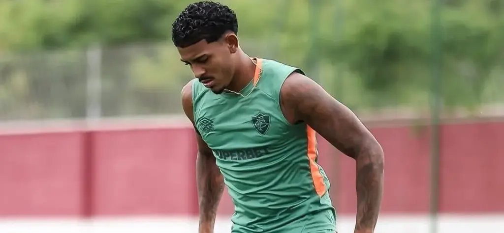 John Kennedy volta a treinar e intensifica preparação no Fluminense