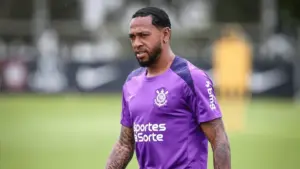 Postura de Martínez gera aborrecimento no Corinthians