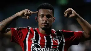 Juventude contrata atacante ex-São Paulo e Fluminense