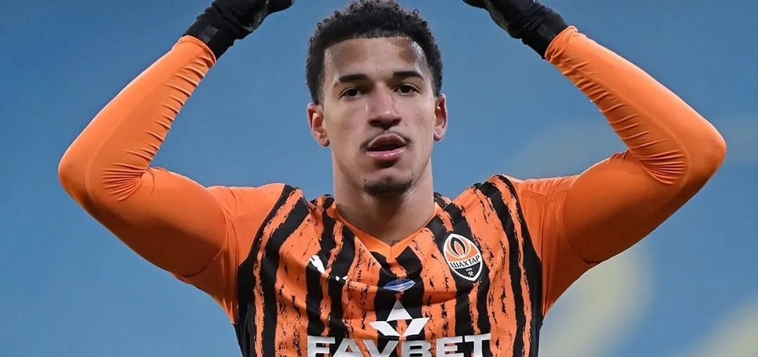 Kauã Elias em ação (Foto: Divulgação-Shakhtar Donetsk)