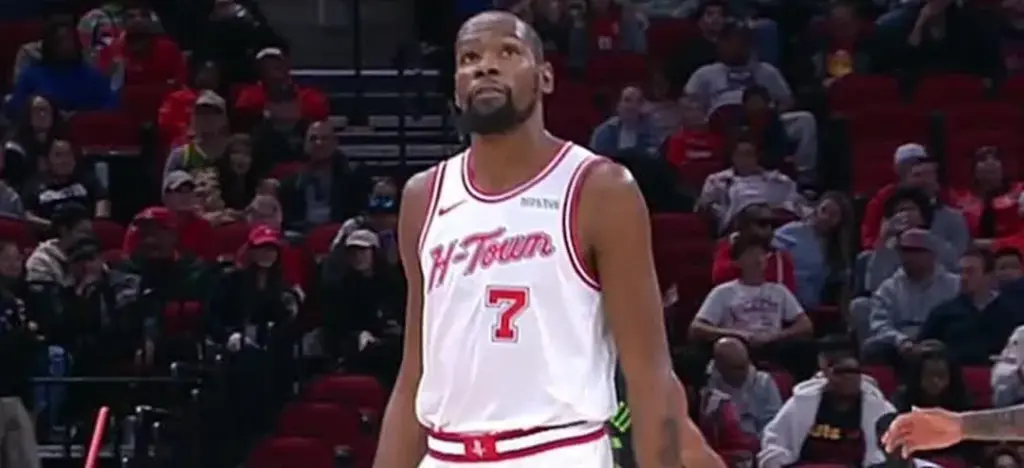 Durant brilha e entra no top-6 dos maiores pontuadores da NBA