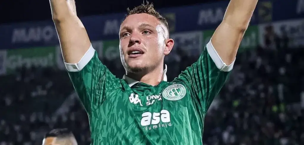 Guarani negocia renovação de contrato de promissor atacante