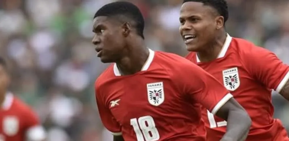 Kadir em ação contra a Bolívia (Foto: Divulgação-Panamá)