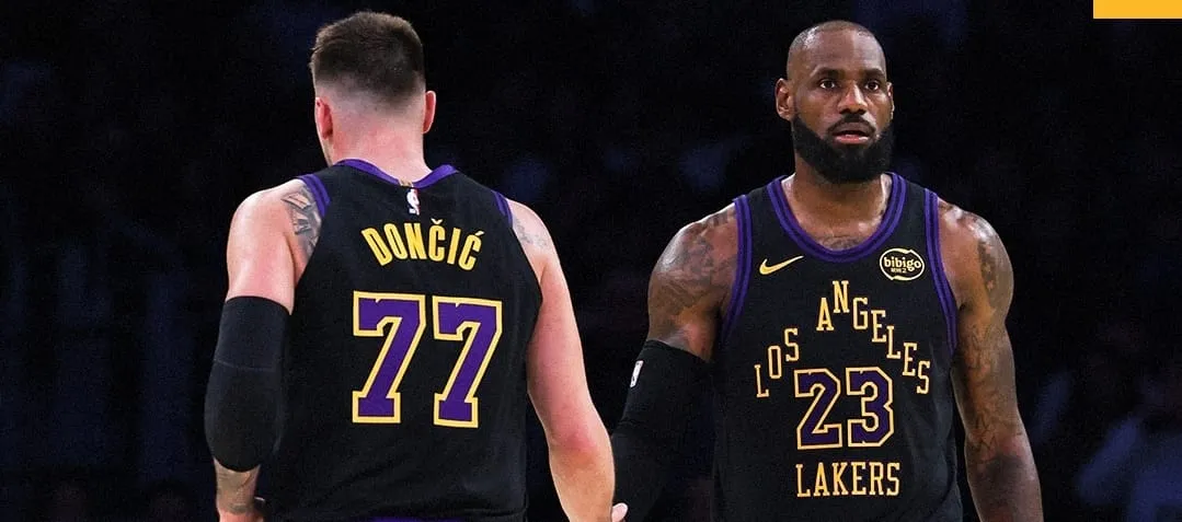 Luka Doncic e LeBron James (Foto: Divulgação-Lakers)