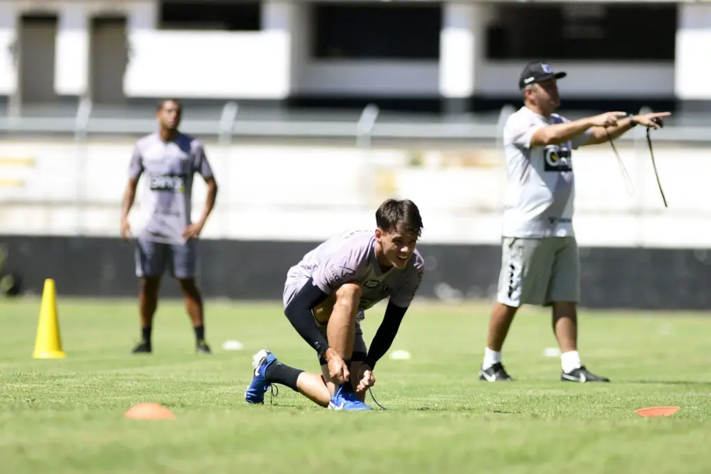 Diego Leão, zagueiro da Ponte Preta