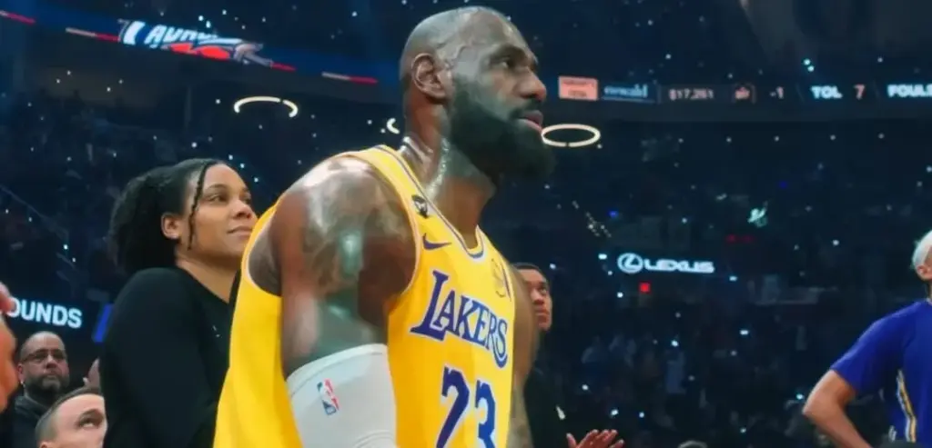 Cavaliers vencem Lakers em noite de homenagens a LeBron James