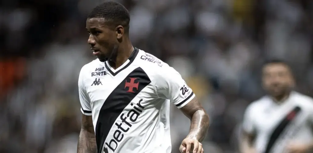 Clube dos Emirados Árabes negocia a contratação de lateral do Vasco