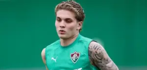 Lateral-esquerdo volta ao Fluminense após ser liberado pelo Náutico