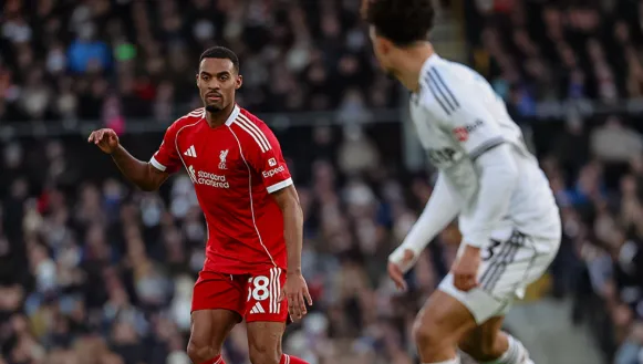 INGLÊS: Liverpool e Fulham empatam com gols nos acréscimos