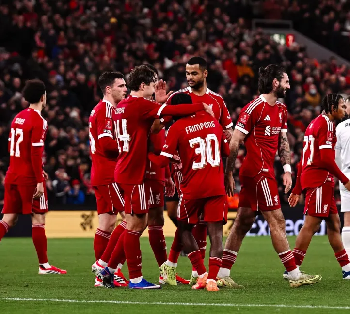 COPA DA INGLATERRA: Liverpool bate time da 3ª divisão e avança