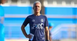 Grêmio ajusta sistema defensivo fragilizado e busca reação