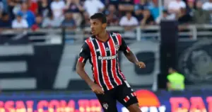 Luiz Gustavo chega ao Athletico após viver crise no São Paulo