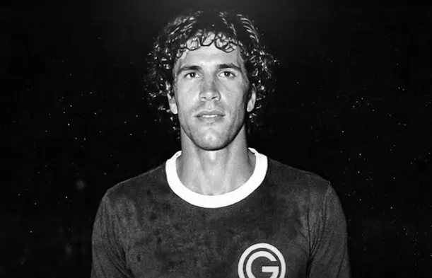 Luto morre Ary Paghetti idolo do goias