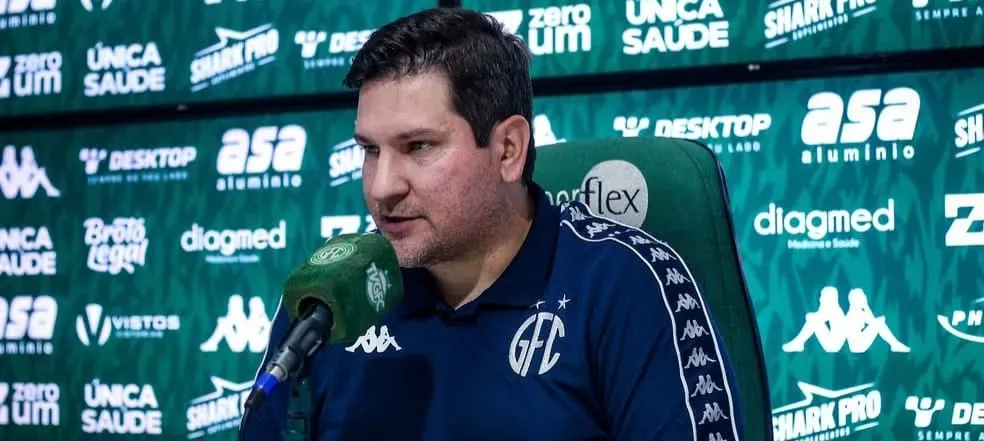 Matheus Costa durante entrevista coletiva (Foto: Raphael Silvestre-Guarani)